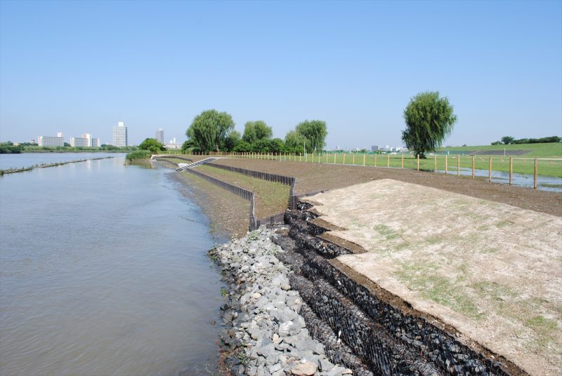 川口地区低水護岸整備(H25)工事